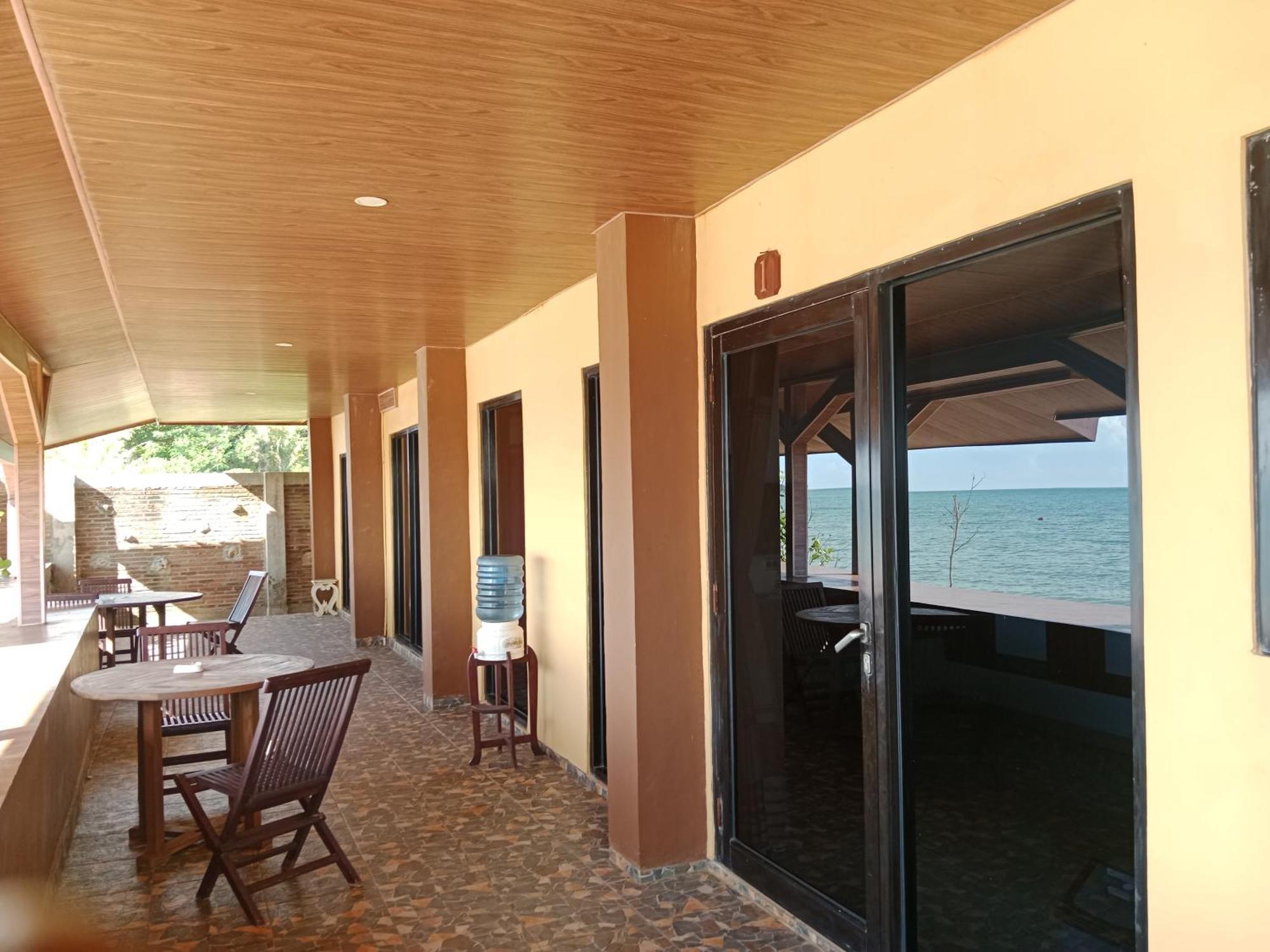 Omah Laut Bondo Jepara - By The Beach, Direct View Of The Sea, Great Base For Water Sports Margokerto Exterior photo